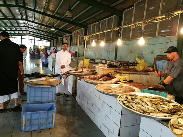 سوق السمك المركزي بالقطيف يشهد إقبالاً بعد عشرة محرم - جهينة الإخبارية